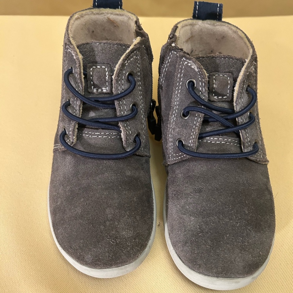 Stylish Kids Shoes in grey boots